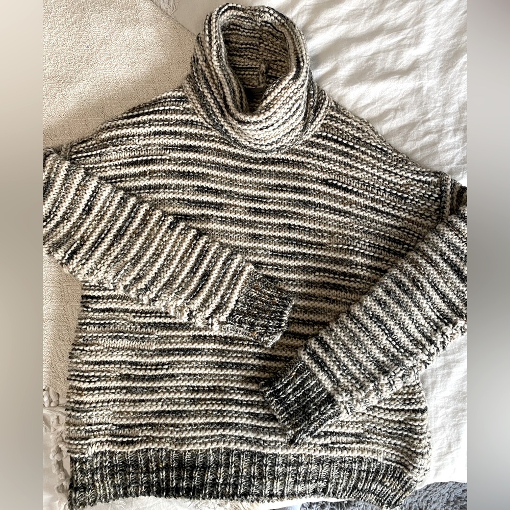 Black/white/cream/grey thick turtle neck sweater